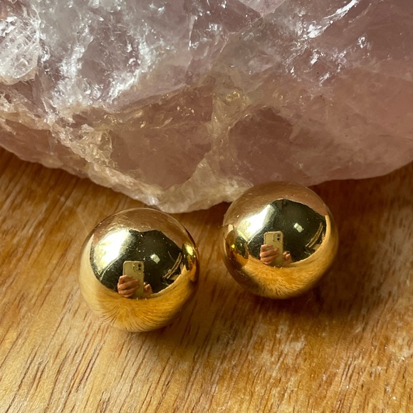 Vintage gold tone large studs - Picture 4 of 10